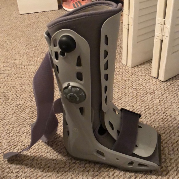 Boot for foot and ankle broken - Picture 2 of 4